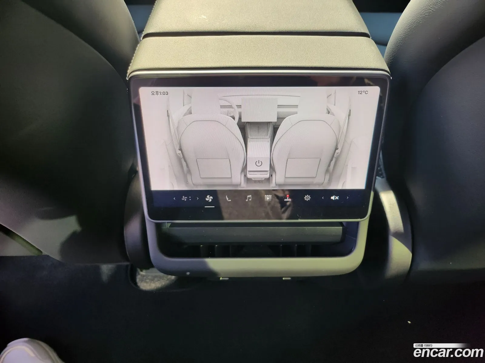 Tesla Model Y 2025 — 17