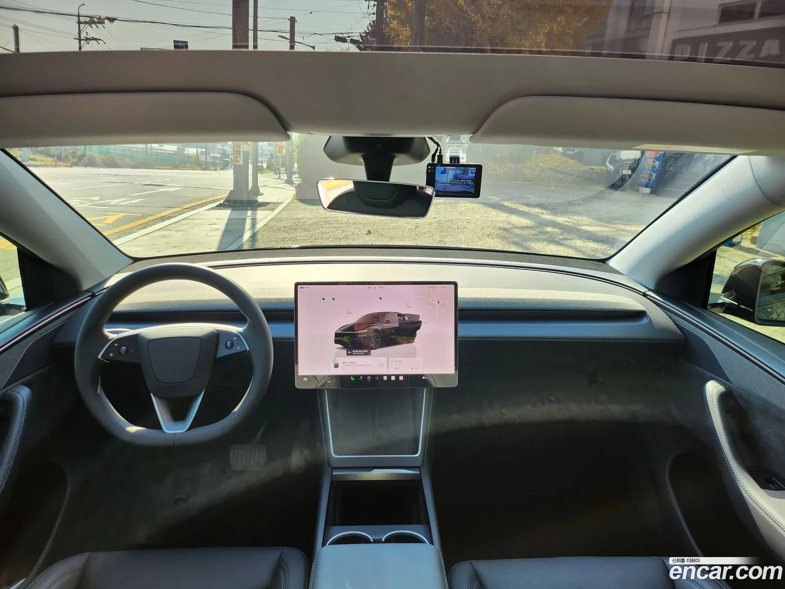 Tesla Model Y 2025 — 4