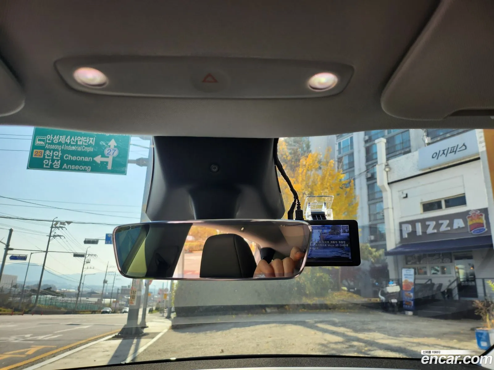 Tesla Model Y 2025 — 8