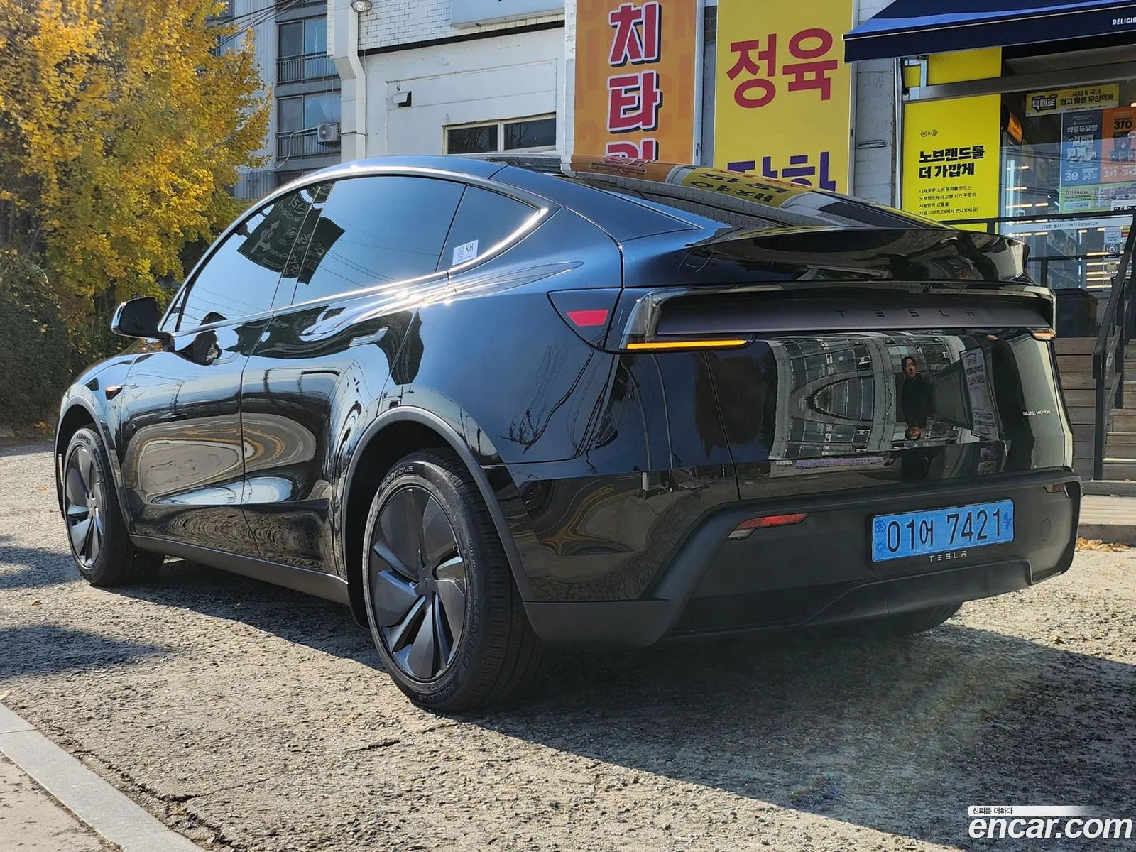 Tesla Model Y 2025 — 13
