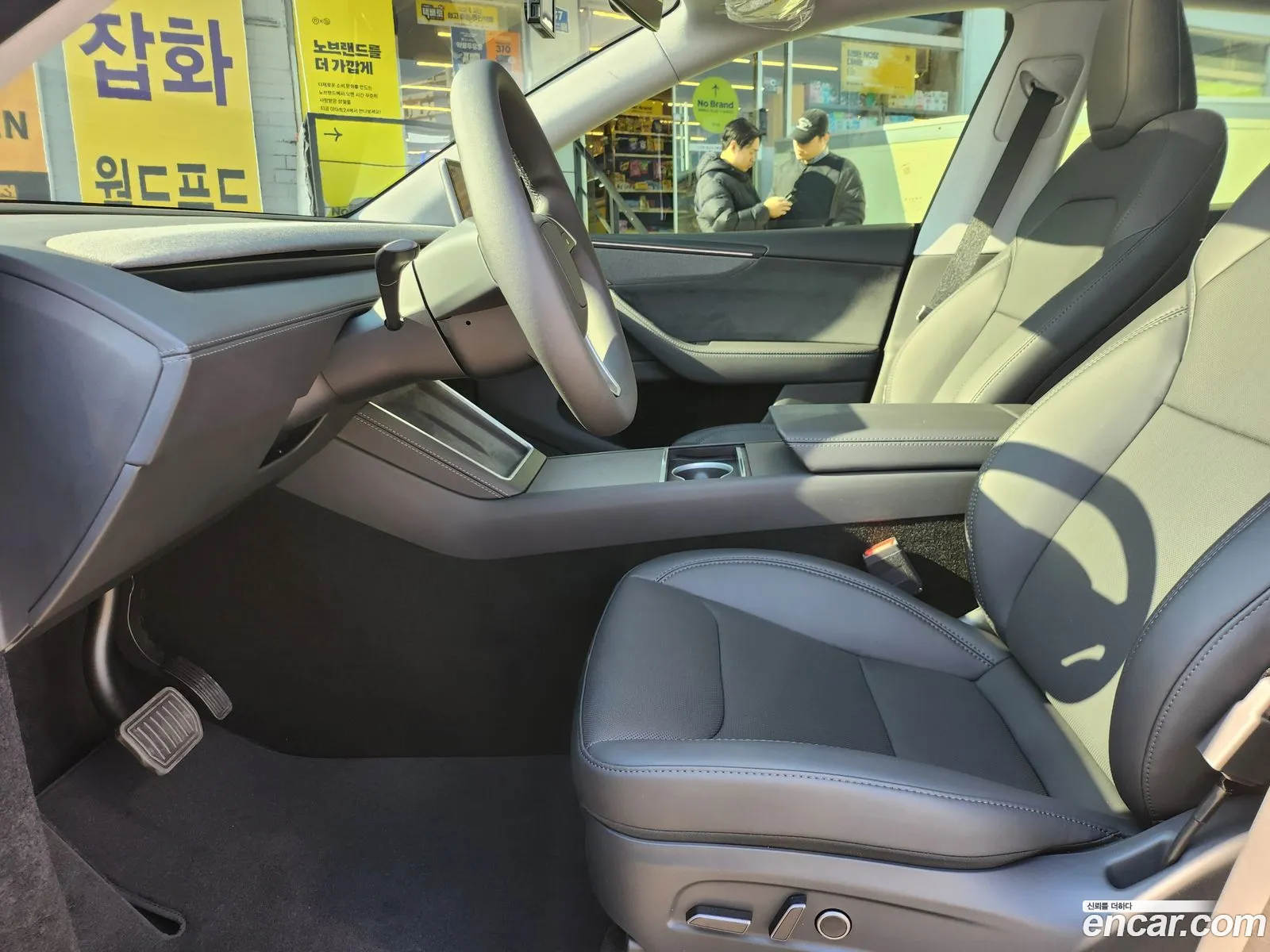 Tesla Model Y 2025 — 19