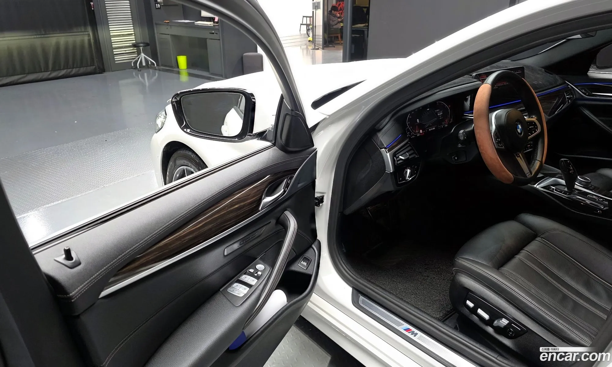 BMW 5 Series 2022 — 17