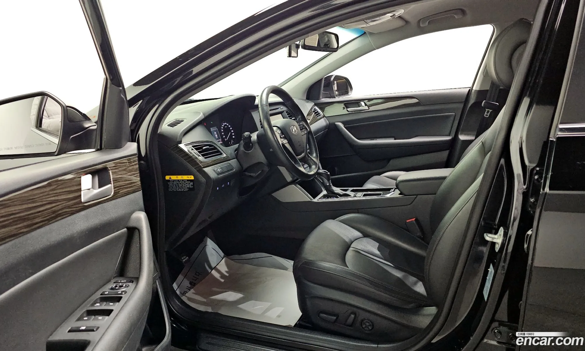 Hyundai LF Sonata 2014 KMHE341CBFA050015 — 17