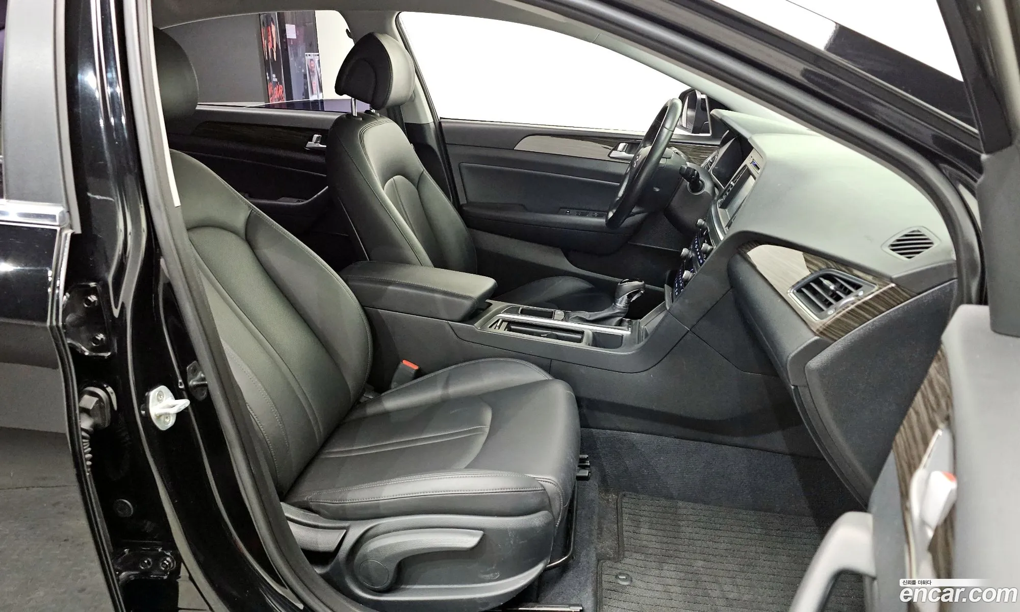 Hyundai LF Sonata 2014 KMHE341CBFA050015 — 6