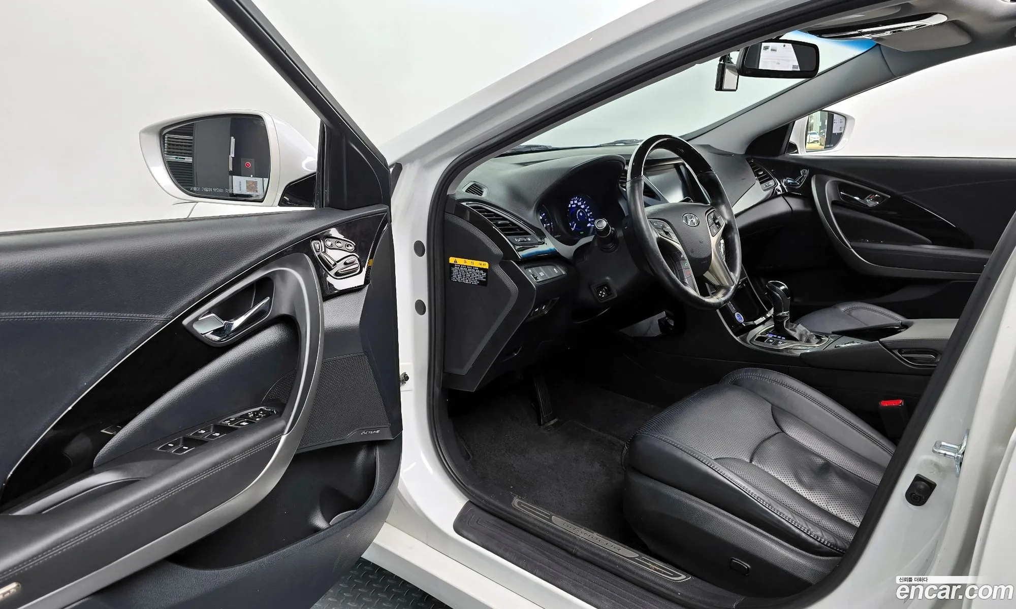 Hyundai Grandeur HG 2013 — 17