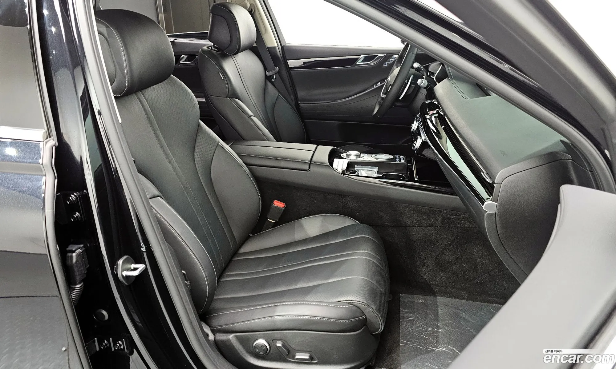Genesis G80 2022 KMTGB41CDNU142374 — 2