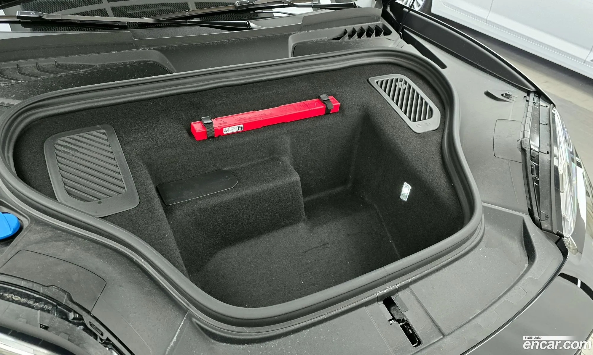 Porsche Macan EV 2025 WP1AA2XA4SL000480 — 12