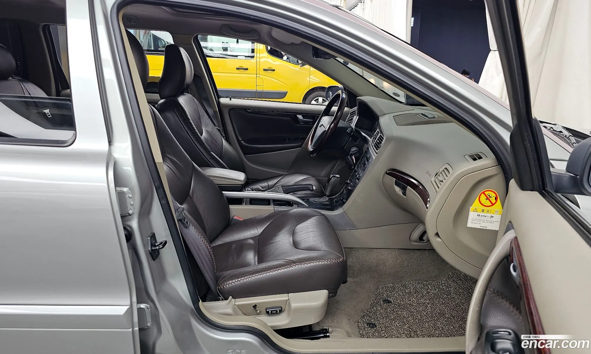 Volvo XC70 2004 YV1SZ59G741158541 — 9