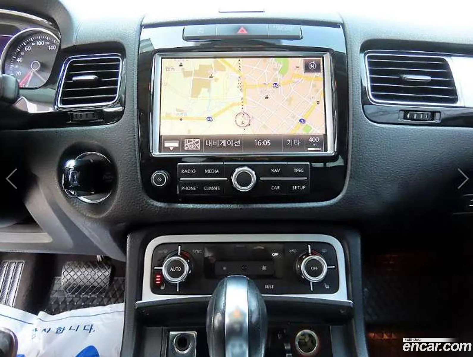 Volkswagen Touareg 2012 — 19
