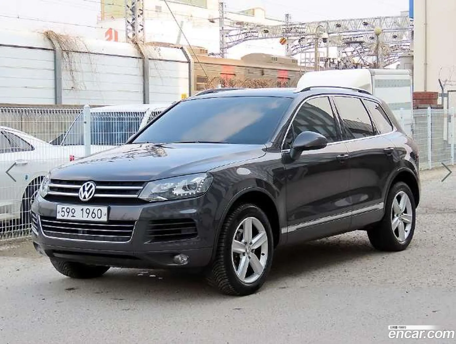Volkswagen Touareg 2012 — 17