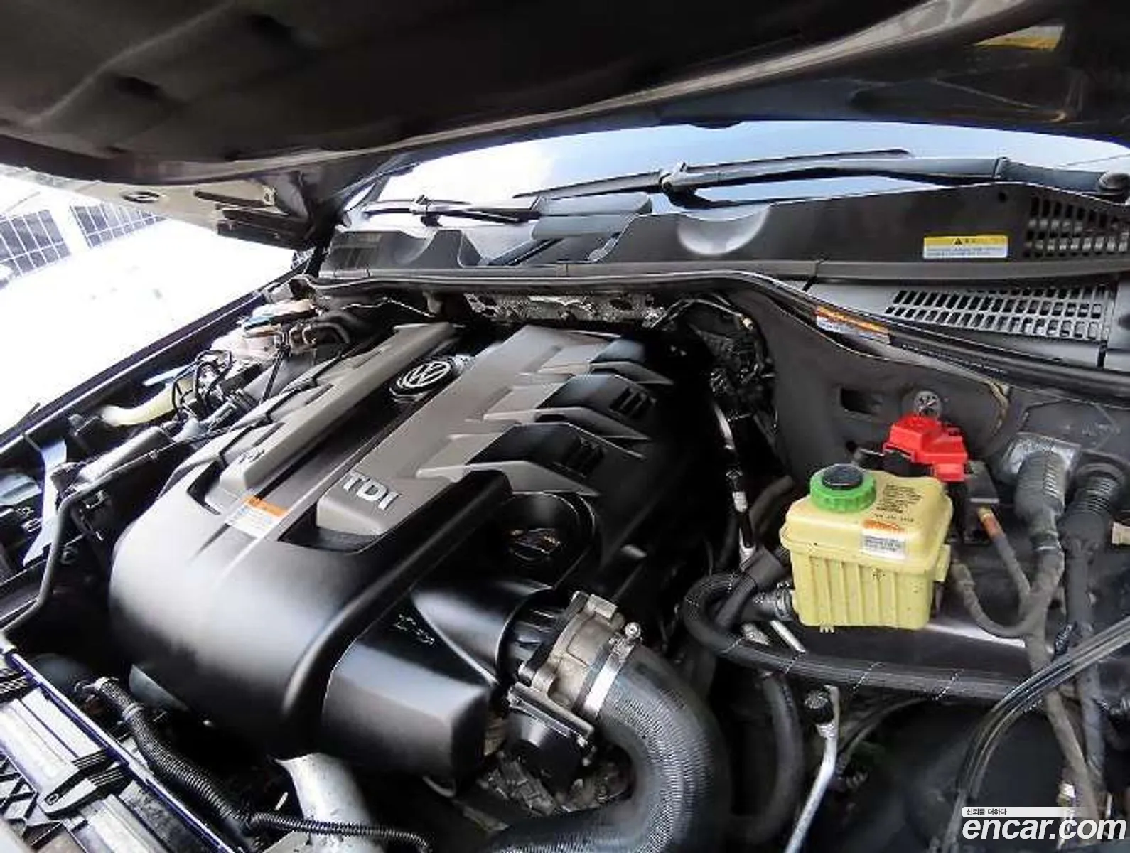 Volkswagen Touareg 2012 — 13
