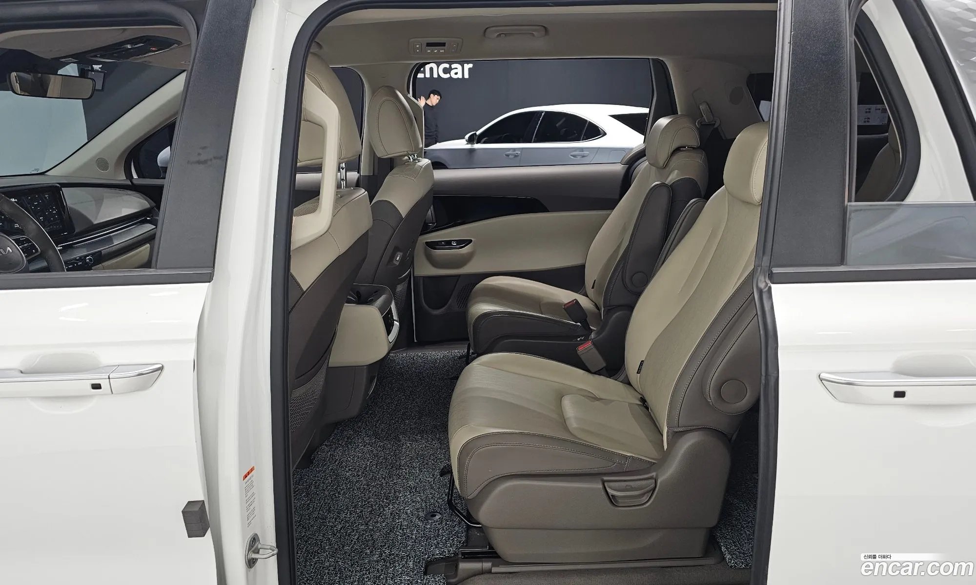Kia Carnival 2022 — 9