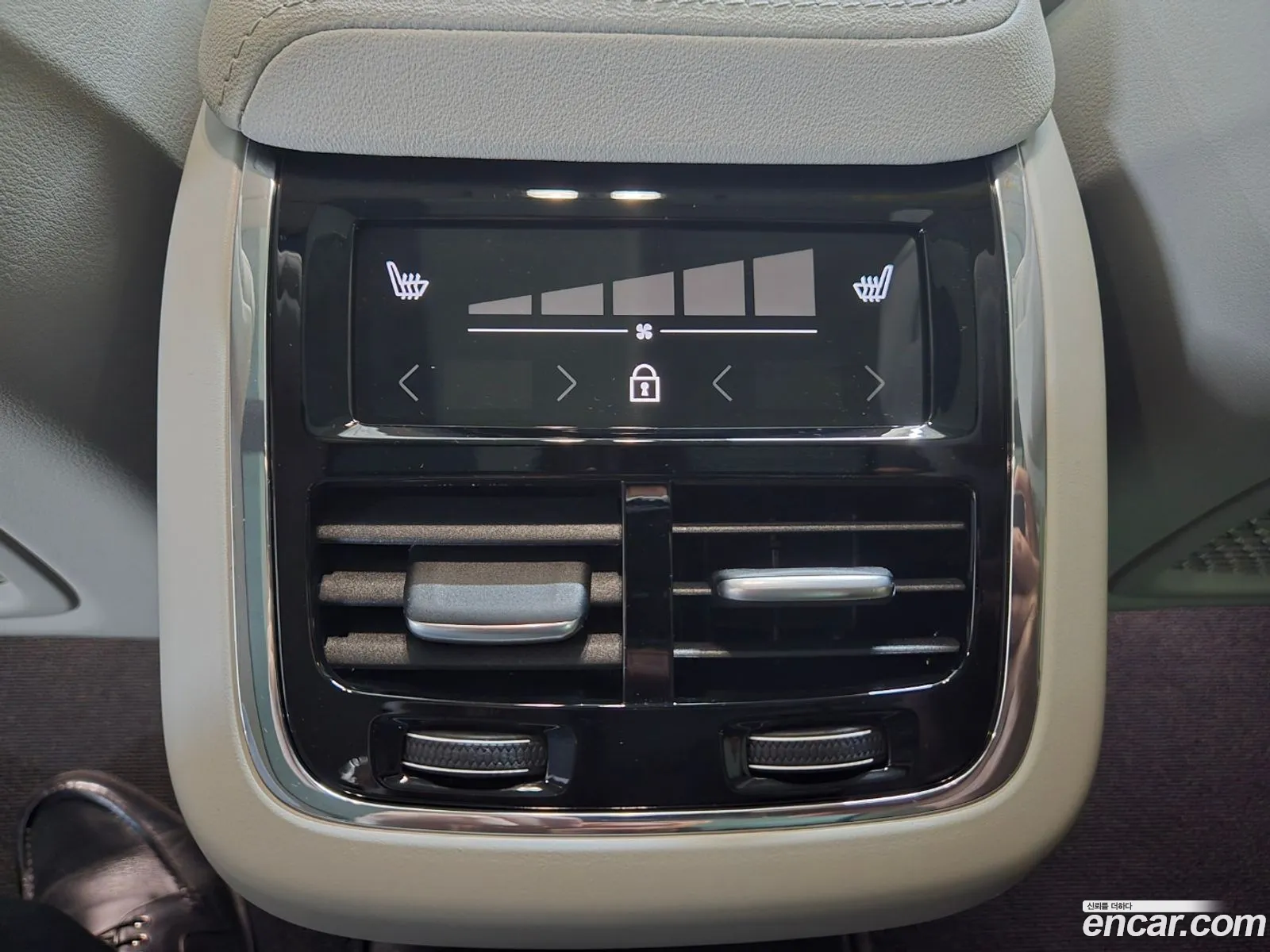 Volvo XC60 2025 — 8