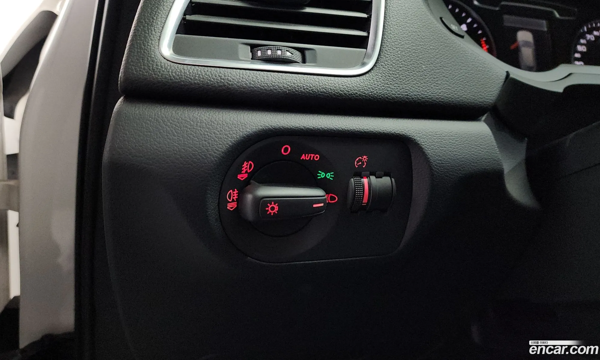 Audi Q3 2014 WAUZZZ8U4FR002277 — 10