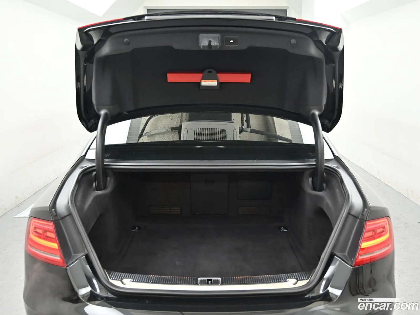 Audi A8 2010 — 17