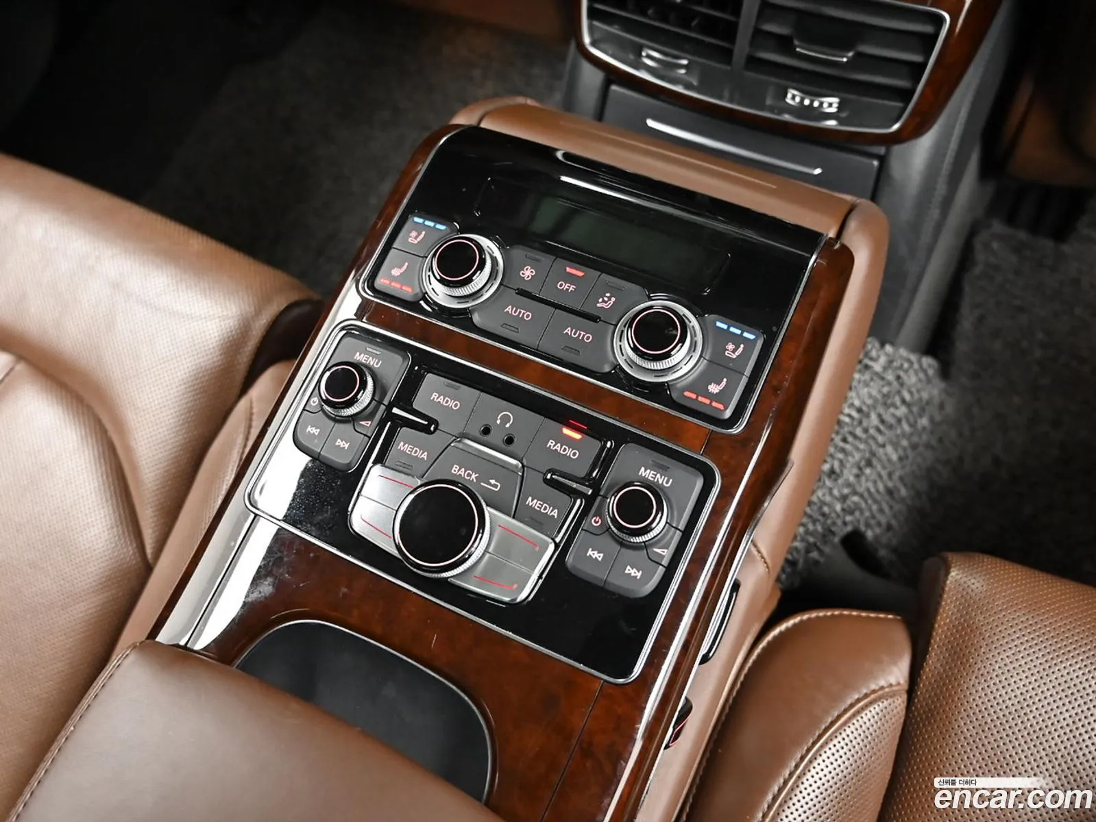 Audi A8 2010 — 16