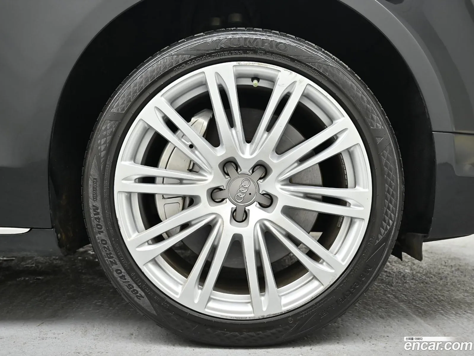 Audi A8 2010 — 14