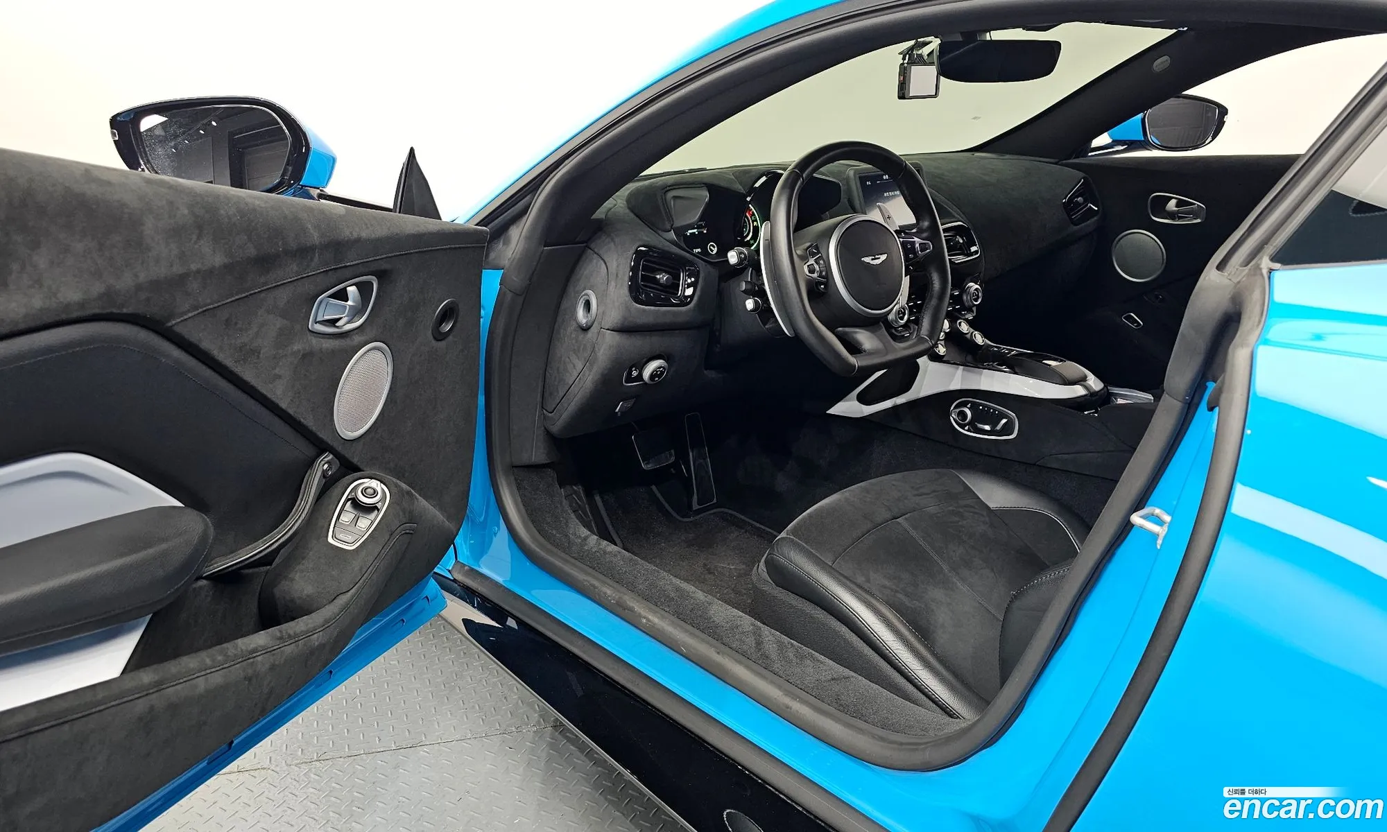 Aston Martin Vantage 2019 SCFSMGAW7KGN01536 — 3