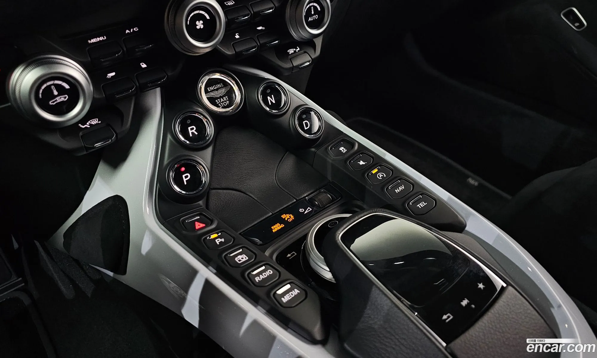 Aston Martin Vantage 2019 SCFSMGAW7KGN01536 — 20