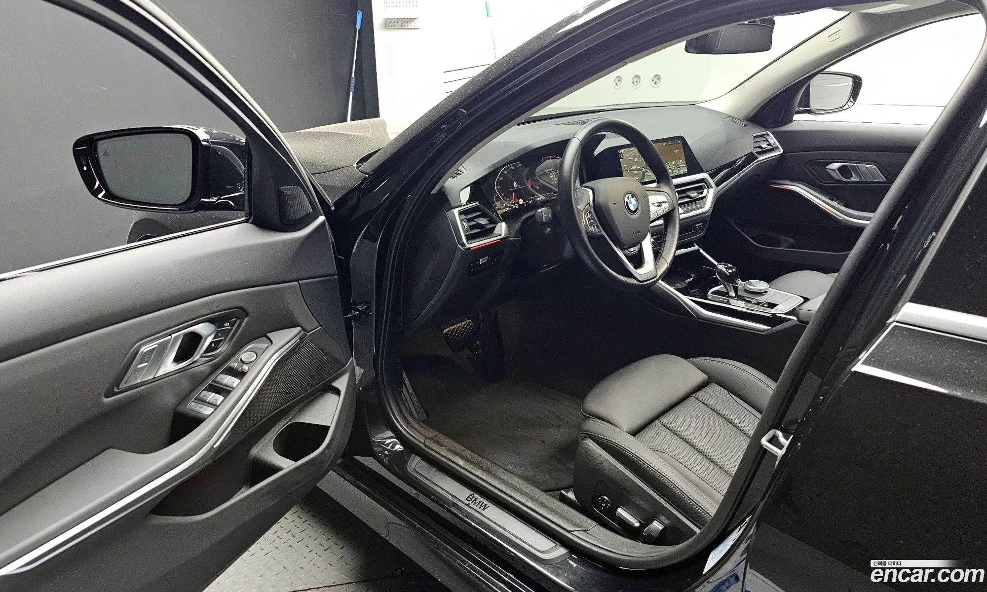 BMW 3 Series 2022 WBA5X5107NFM52008 — 2