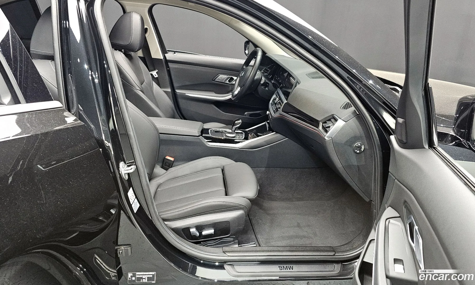 BMW 3 Series 2022 WBA5X5107NFM52008 — 3