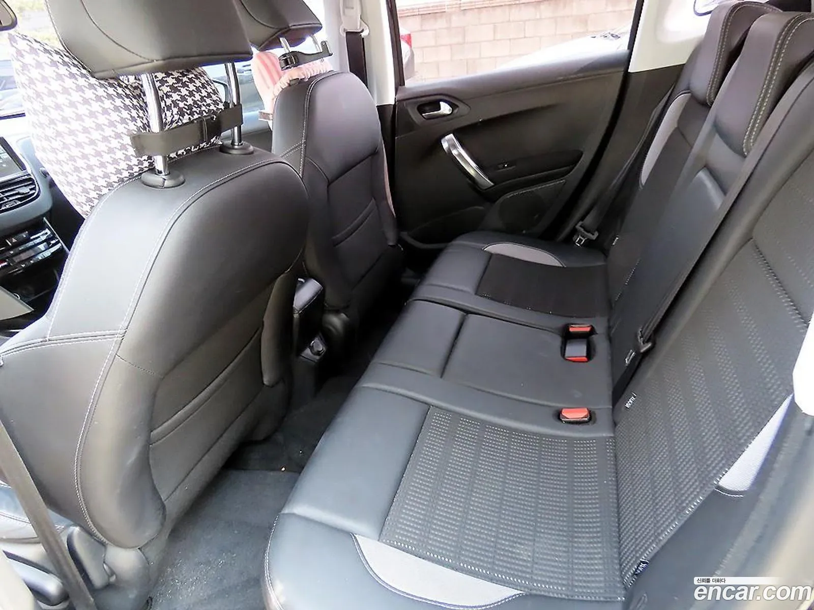 Peugeot 2008 2015 — 11