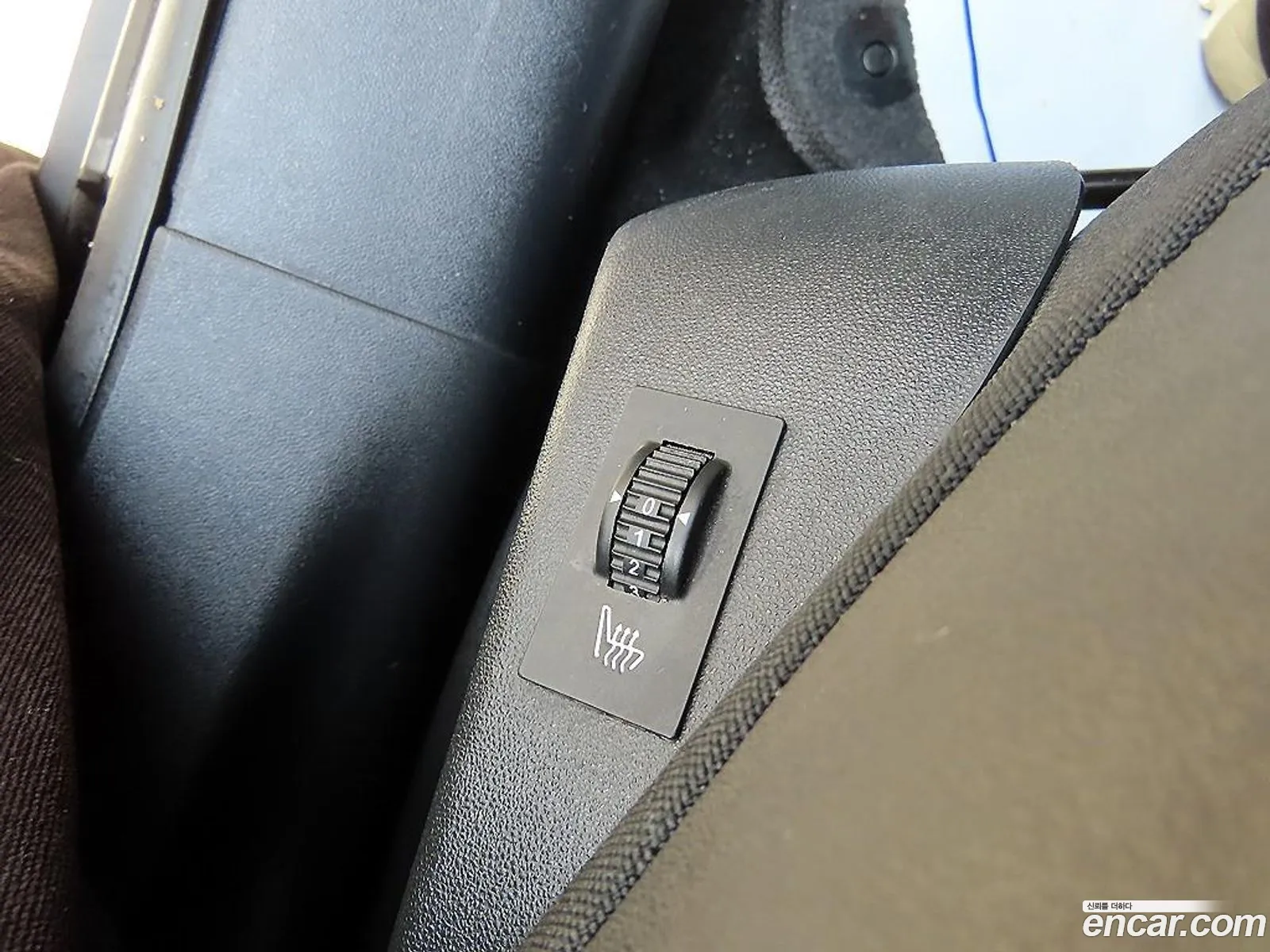 Peugeot 2008 2015 — 8