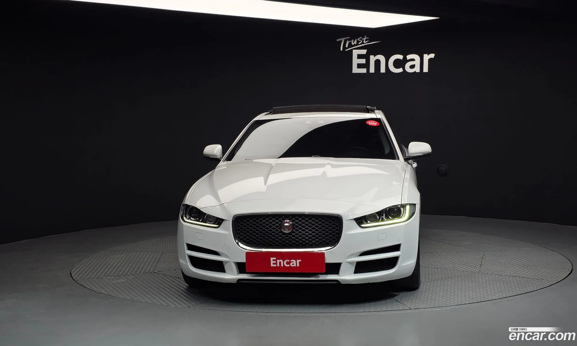 Jaguar XE 2015 — 13