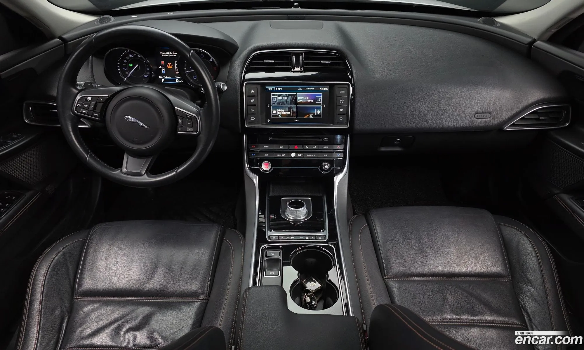 Jaguar XE 2015 — 15