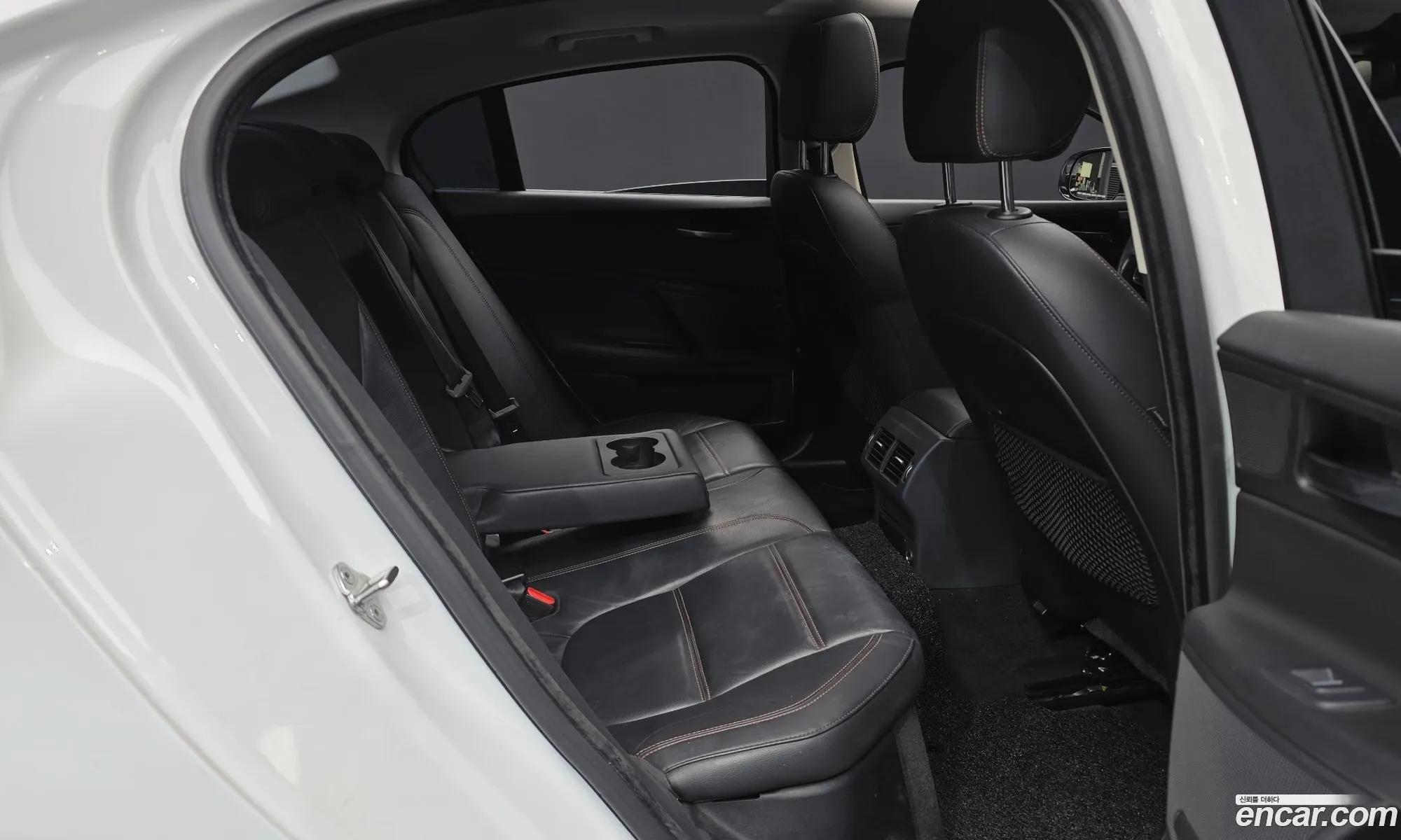 Jaguar XE 2015 — 6