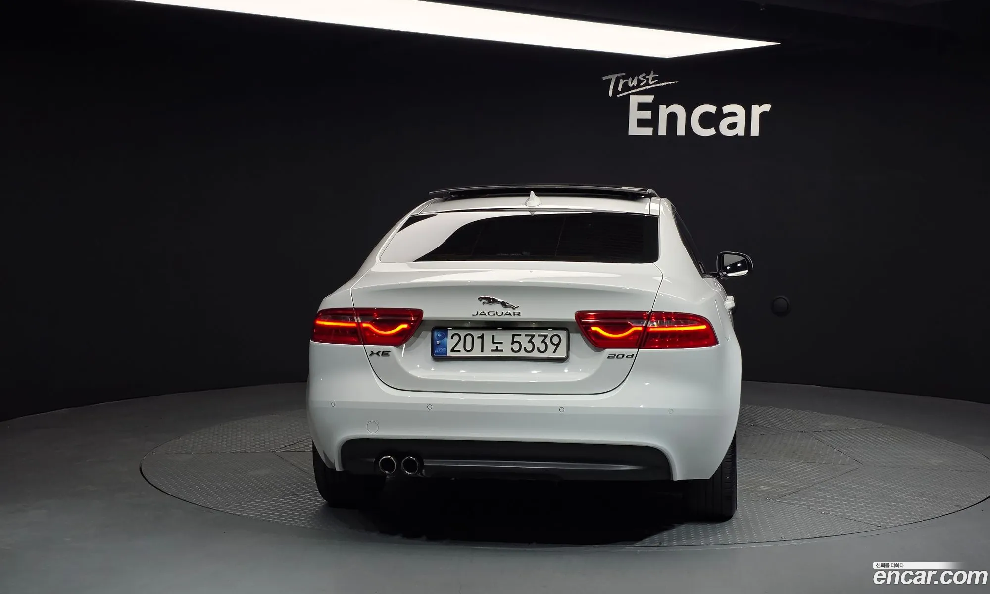 Jaguar XE 2015 — 18