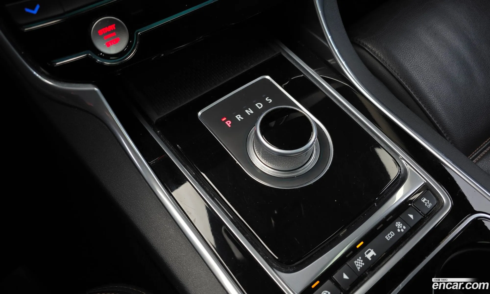Jaguar XE 2015 — 19