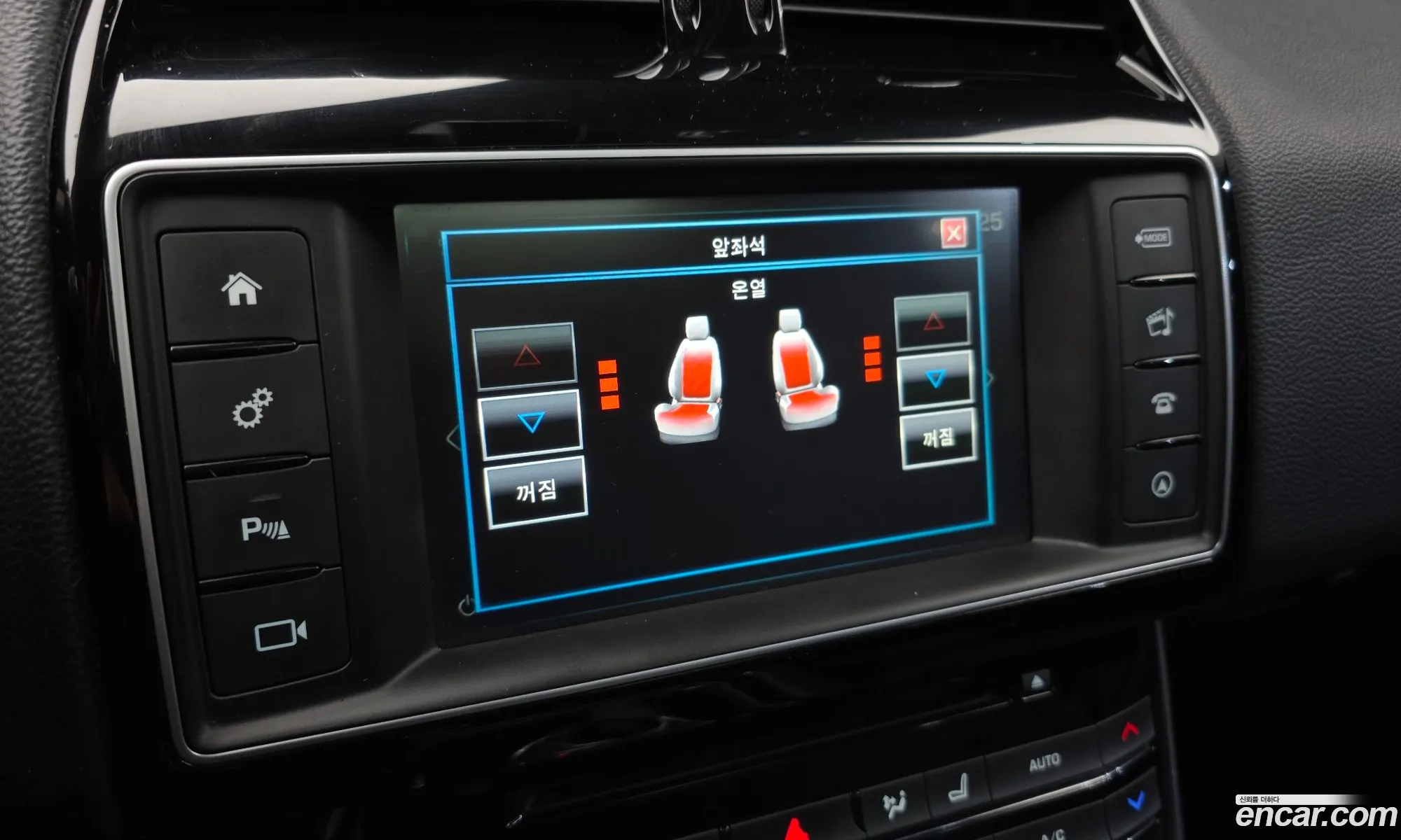 Jaguar XE 2015 — 10