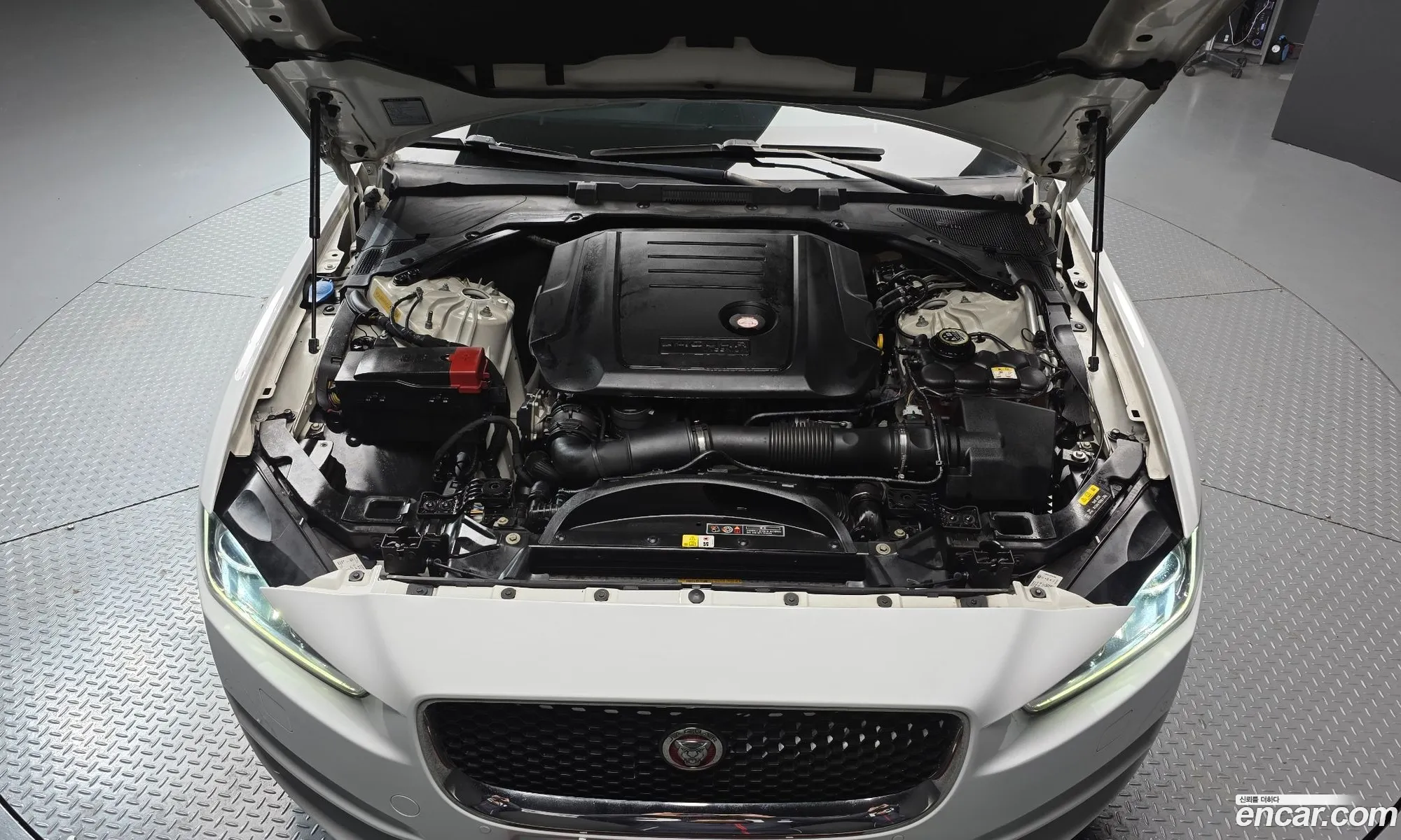 Jaguar XE 2015 — 5