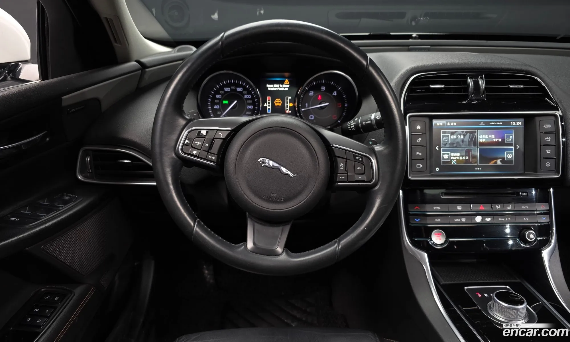 Jaguar XE 2015 — 3