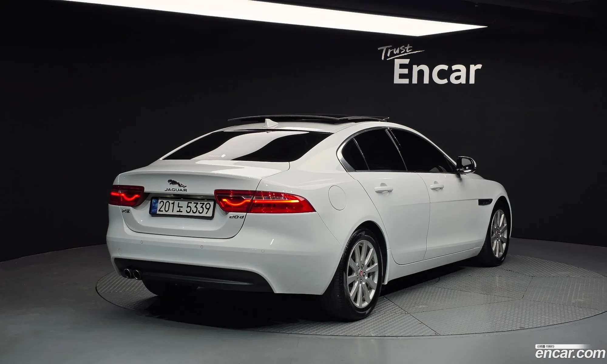 Jaguar XE 2015 — 16