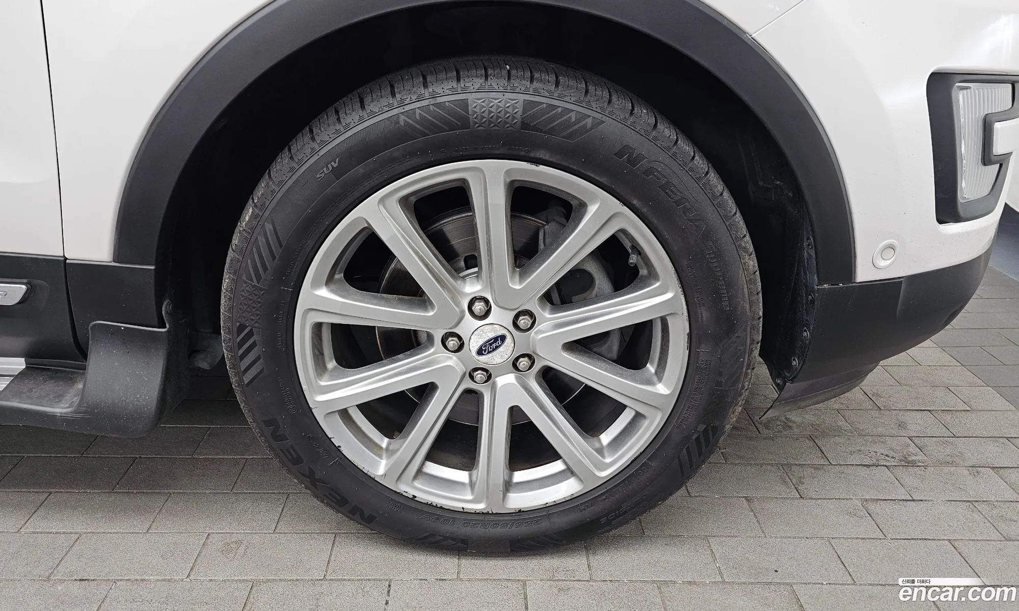 Ford Explorer 2016 1FM5K8FH6GGB90301 — 17
