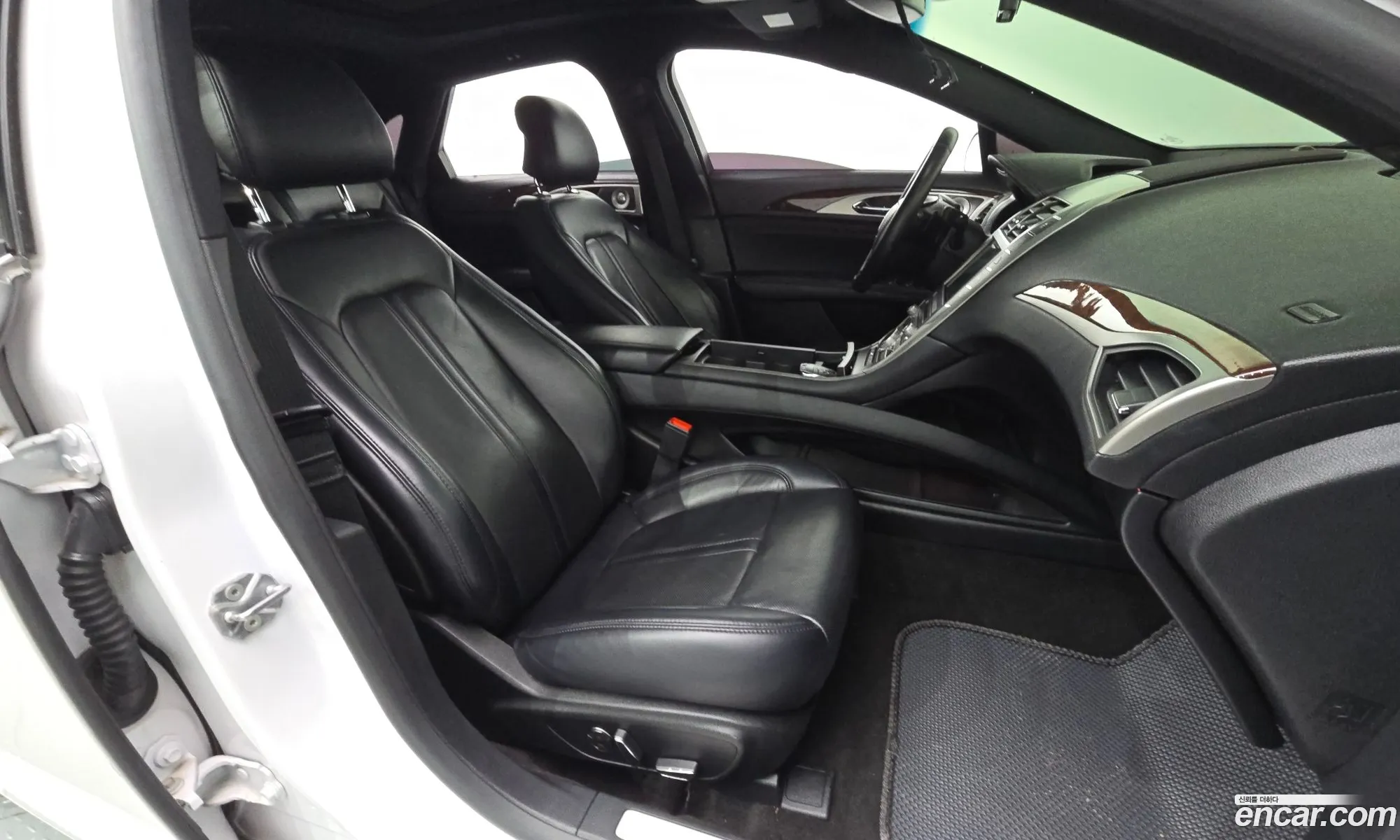Lincoln MKZ 2019 3LN6L5E93KR610348 — 14
