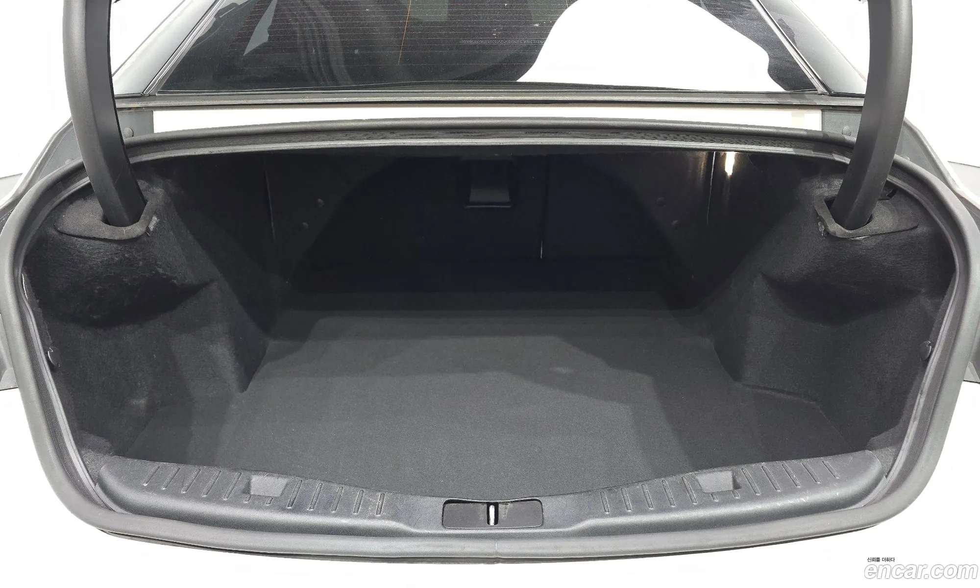 Lincoln MKZ 2019 3LN6L5E93KR610348 — 4