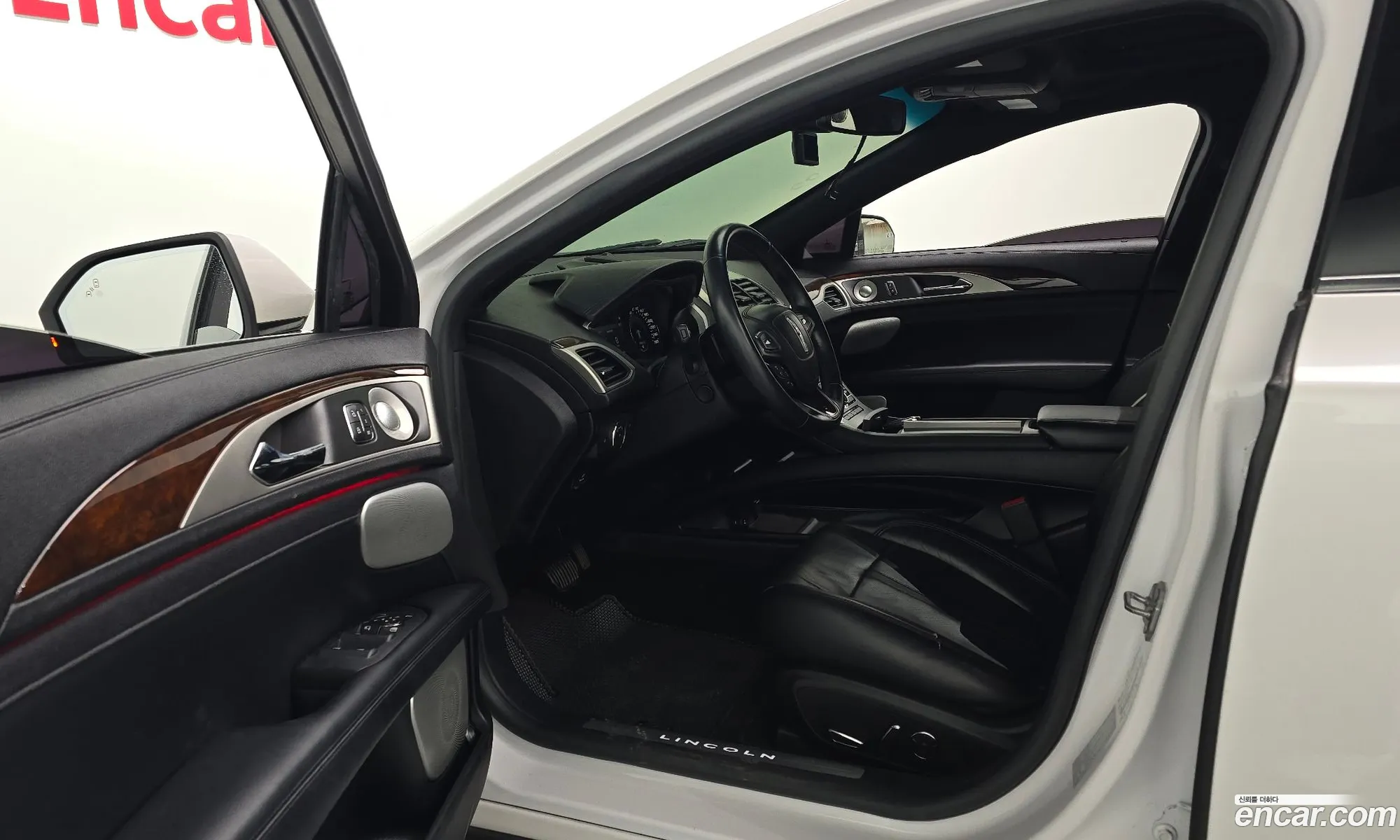 Lincoln MKZ 2019 3LN6L5E93KR610348 — 9