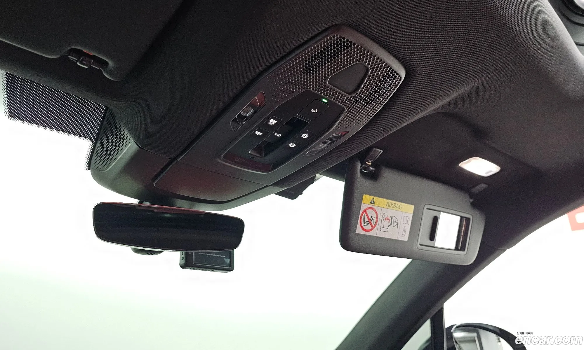 Porsche Macan EV 2025 WP1AA2XA9SL000474 — 16