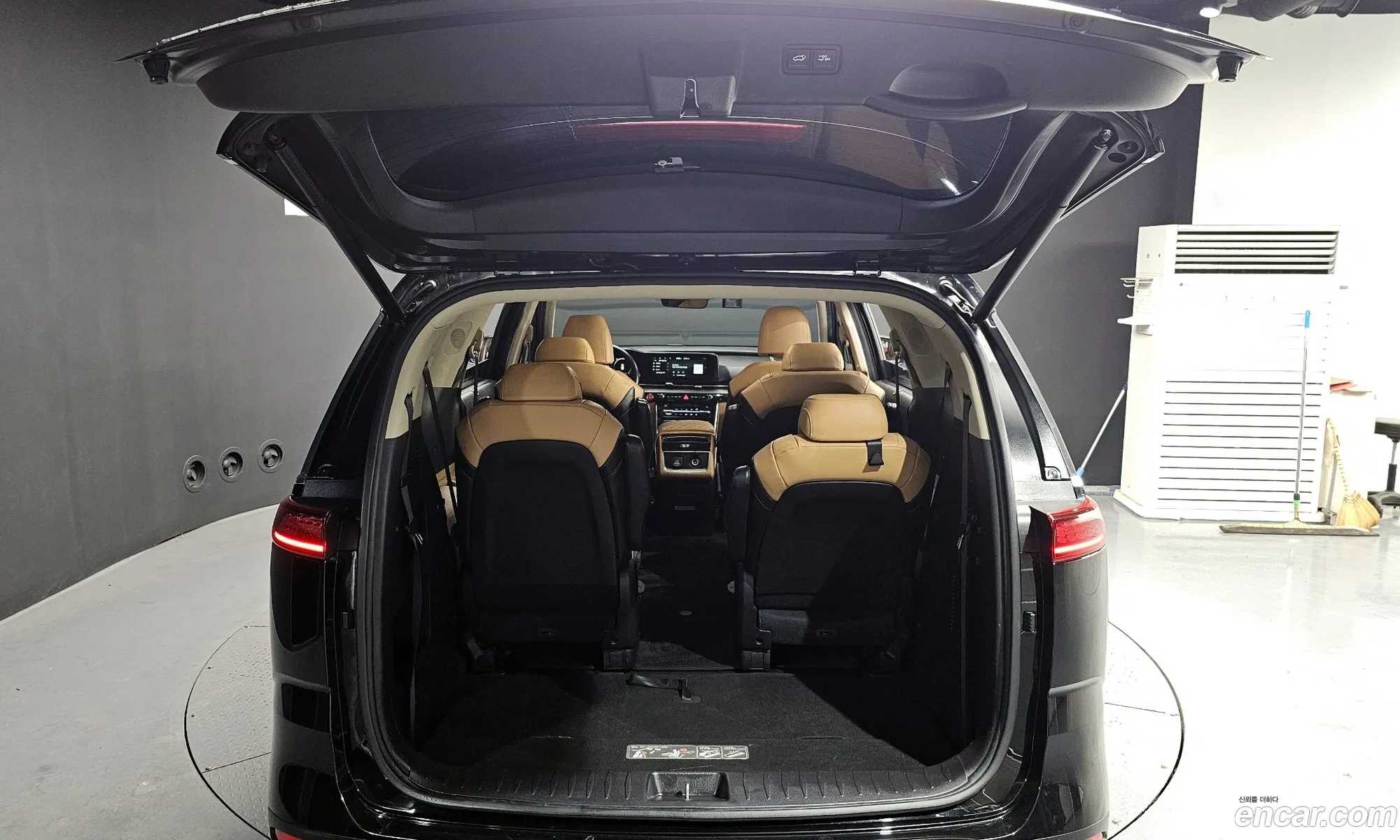 Kia Carnival 2020 KNANE81BBMS010377 — 11