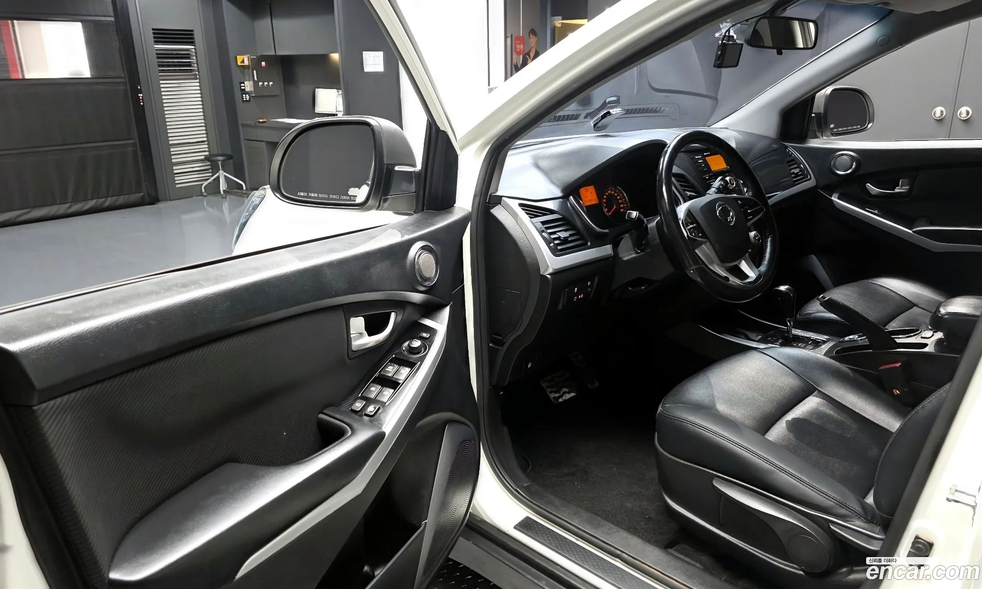 KG Mobility (SsangYong) Style Korando C 2017 — 16