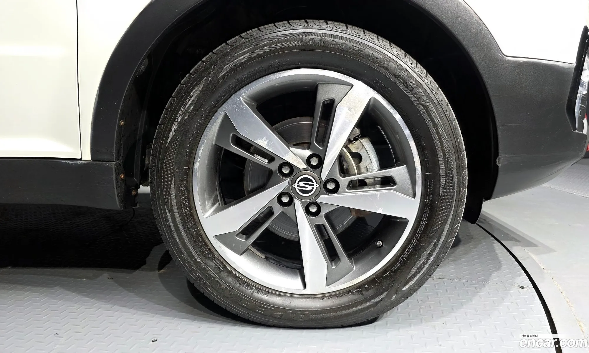 KG Mobility (SsangYong) Style Korando C 2017 — 19
