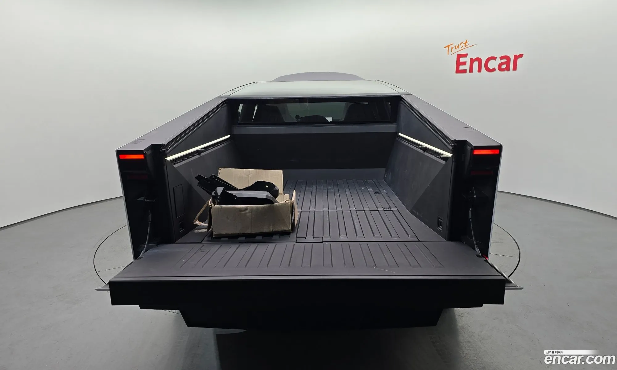 Tesla Cybertruck 2024 11111111111111111 — 15