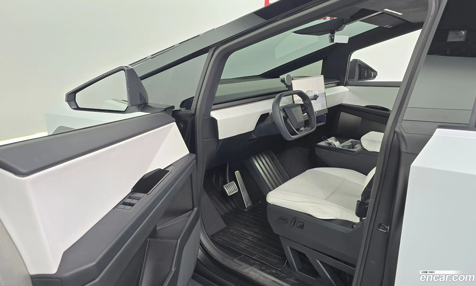 Tesla Cybertruck 2024 11111111111111111 — 17