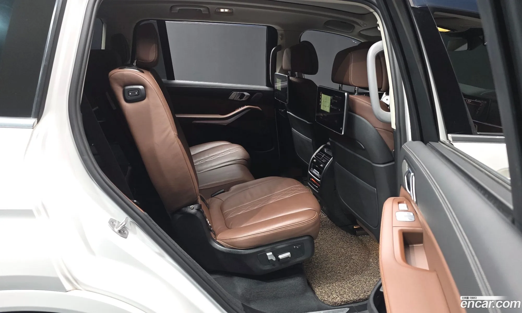 BMW X7 2021 WBATB4105M9F83647 — 4