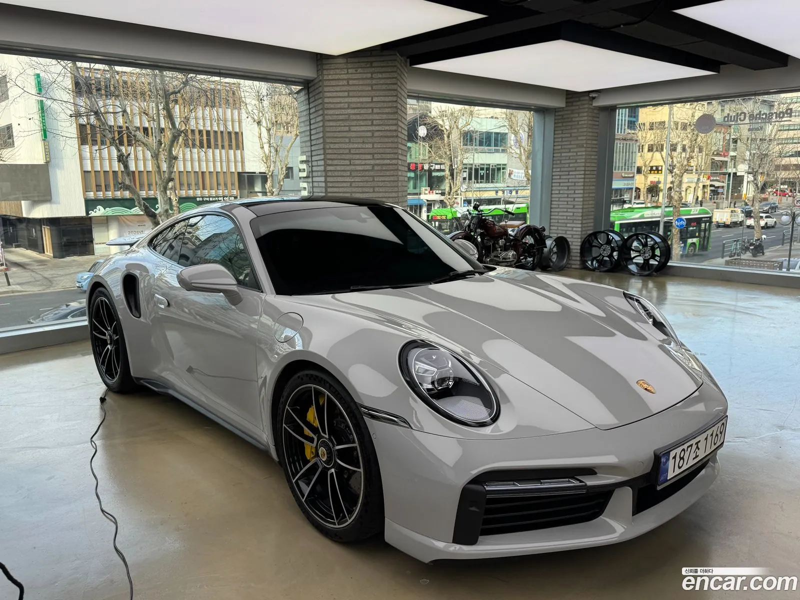 Porsche 911 2023 — 17