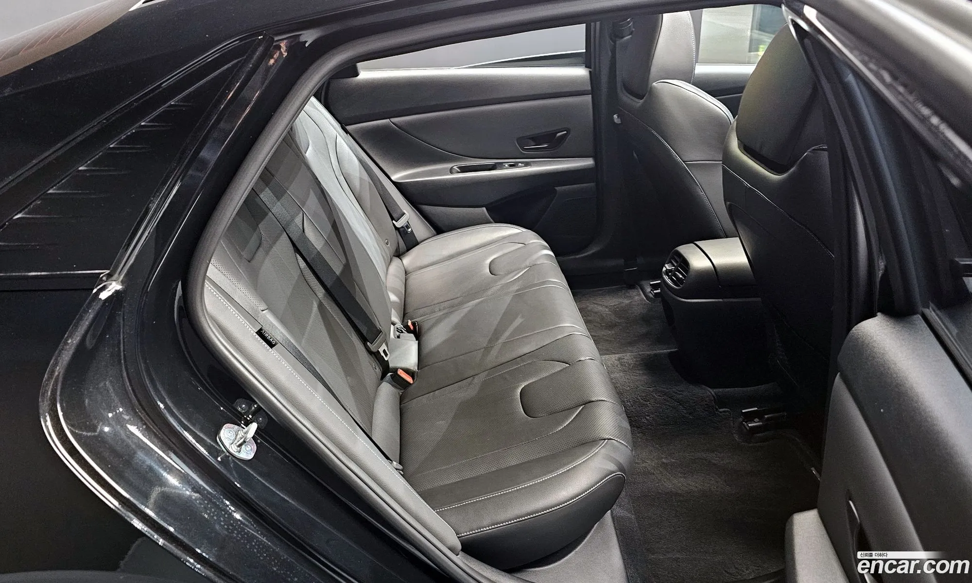Hyundai Elantra 2025 — 3