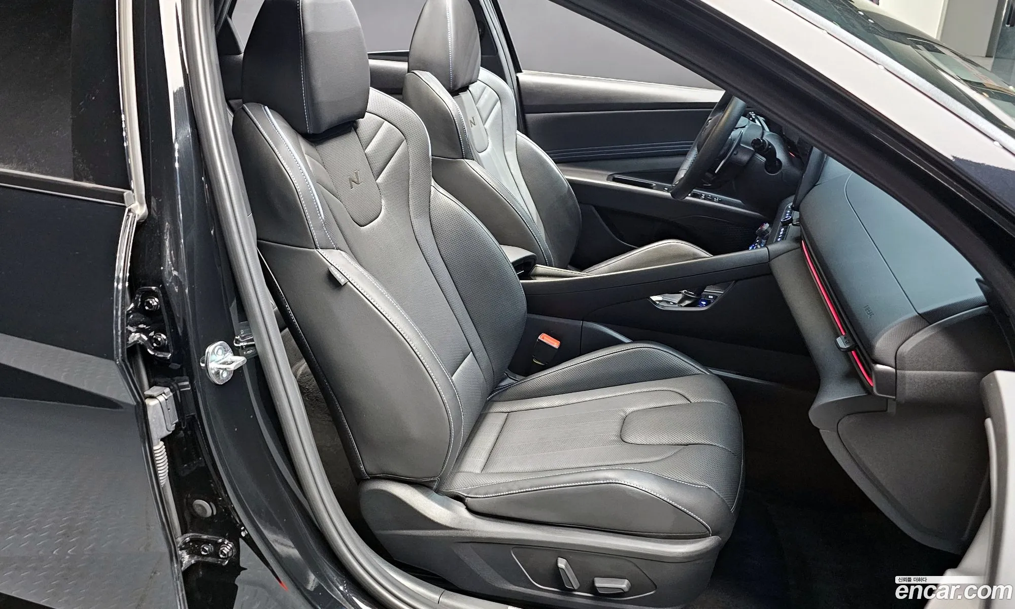 Hyundai Elantra 2025 — 8
